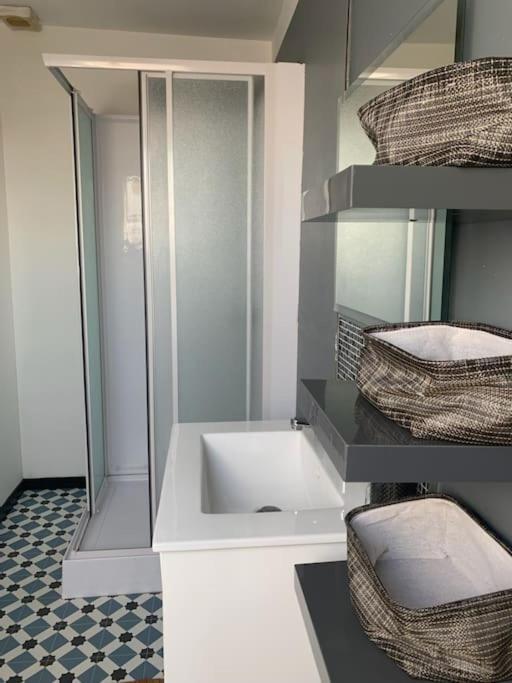 38 Maison Entiere,Place De Parking Et Garage Pour Moto Velo A La Demande Дюнкерк Экстерьер фото